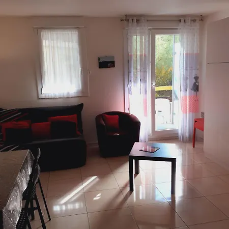 Les Cigales De Apartamento *